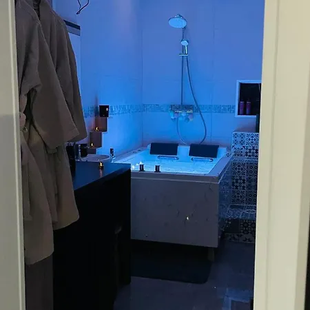 Lägenhet In With Jaccuzzi *