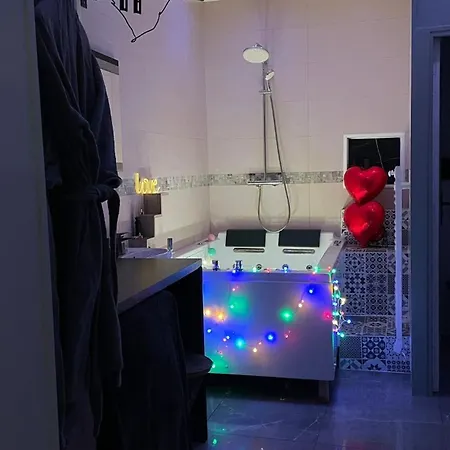 Апартаменты In With Jaccuzzi