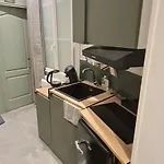 In With Jaccuzzi * Παρίσι